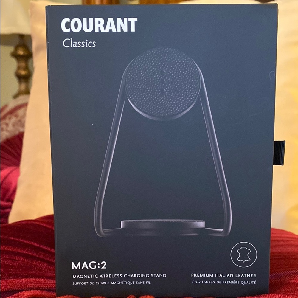 Courant  Classics Black Wireless Charging Stand